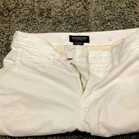 American eagle extreme flex classic fit size 30 men’s shorts white